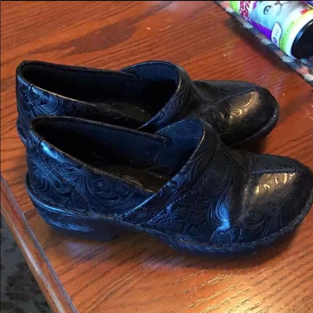 6.5 nursing clogs